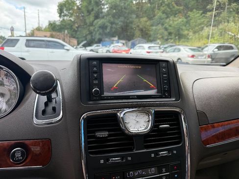 Used 2013 Chrysler Town & Country Touring-L w/ Entertainment Group #2 image 18