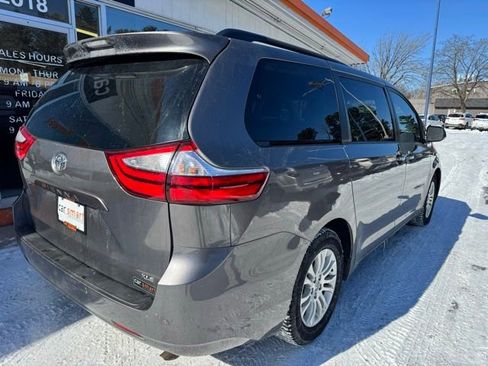 Used 2016 Toyota Sienna XLE w/ XLE Navigation Package image 7