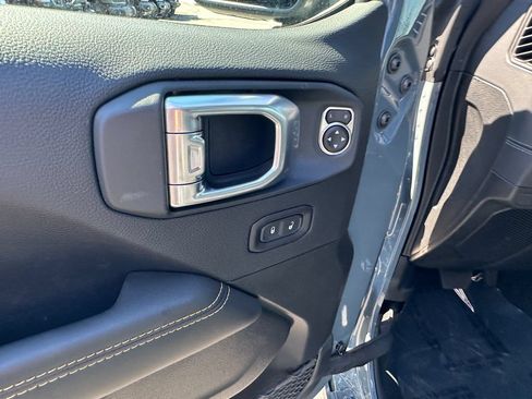New 2026 Jeep Gladiator Sport AWD/4WD image 18