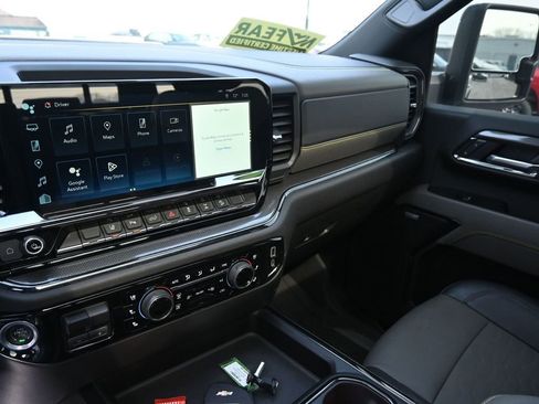 Used 2024 Chevrolet Silverado 2500 ZR2 w/ Technology Package image 23