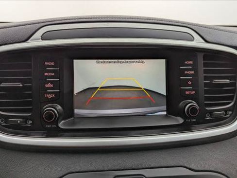 Used 2020 Kia Sorento LX FWD image 27
