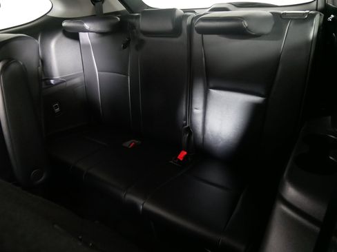 Used 2020 Toyota Highlander XLE image 33