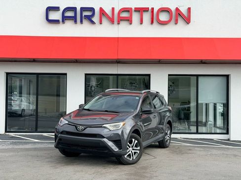 Used 2017 Toyota RAV4 LE FWD image 2