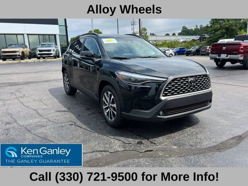 Used 2023 Toyota Corolla Cross XLE w/ Convenience Package FWD image 5