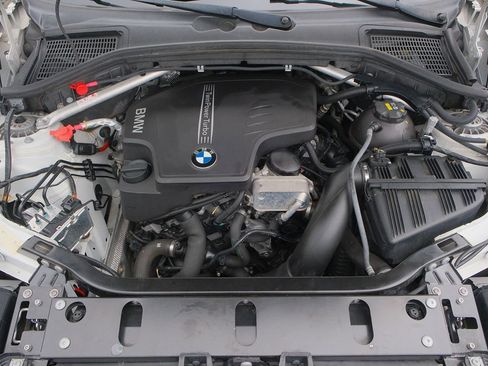 Used 2017 BMW X3 sDrive28i image 9