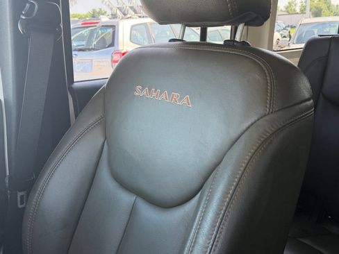 Used 2017 Jeep Wrangler Unlimited Sahara AWD/4WD image 27