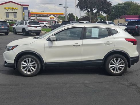 Used 2017 Nissan Rogue Sport SV w/ SV Premium Package AWD/4WD image 5