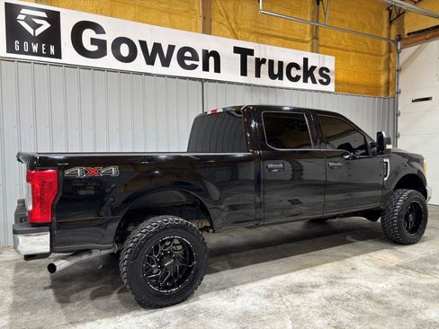 Used 2017 Ford F250 XLT AWD/4WD image 6