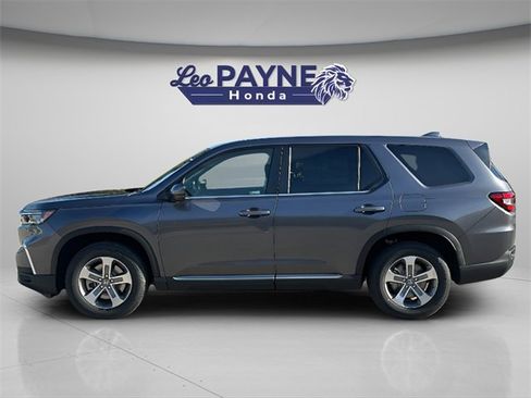 New 2025 Honda Pilot EX-L image 3