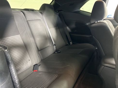 Used 2017 Dodge Challenger R/T image 39