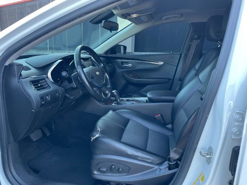 Used 2015 Chevrolet Impala LT image 2