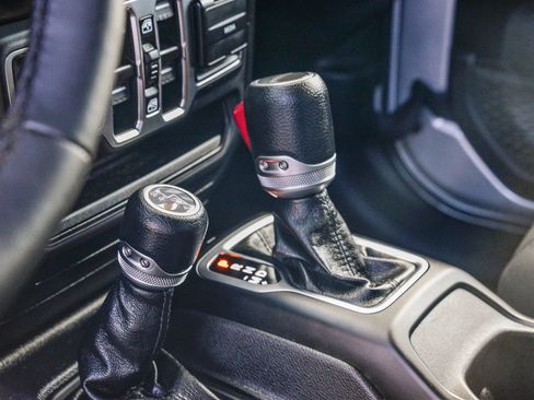 Used 2023 Jeep Gladiator Sport image 23