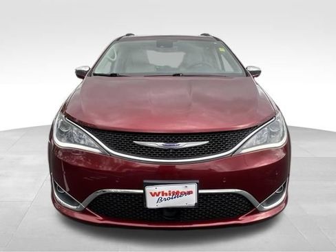 Used 2019 Chrysler Pacifica Limited w/ Tire & Wheel Group FWD image 12