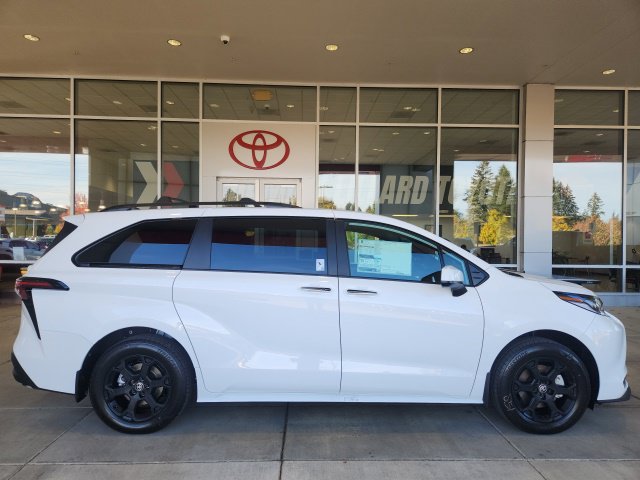 New 2026 Toyota Sienna XLE Woodland Edition AWD/4WD image 3
