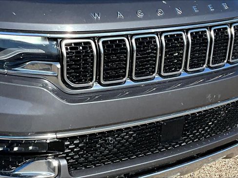 Used 2023 Jeep Wagoneer L Series III image 32