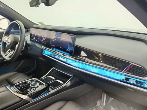 Used 2024 BMW 740i xDrive w/ Premium Package image 22