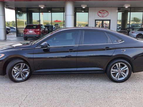 Used 2023 Volkswagen Jetta SE w/ Panoramic Sunroof Package FWD image 6