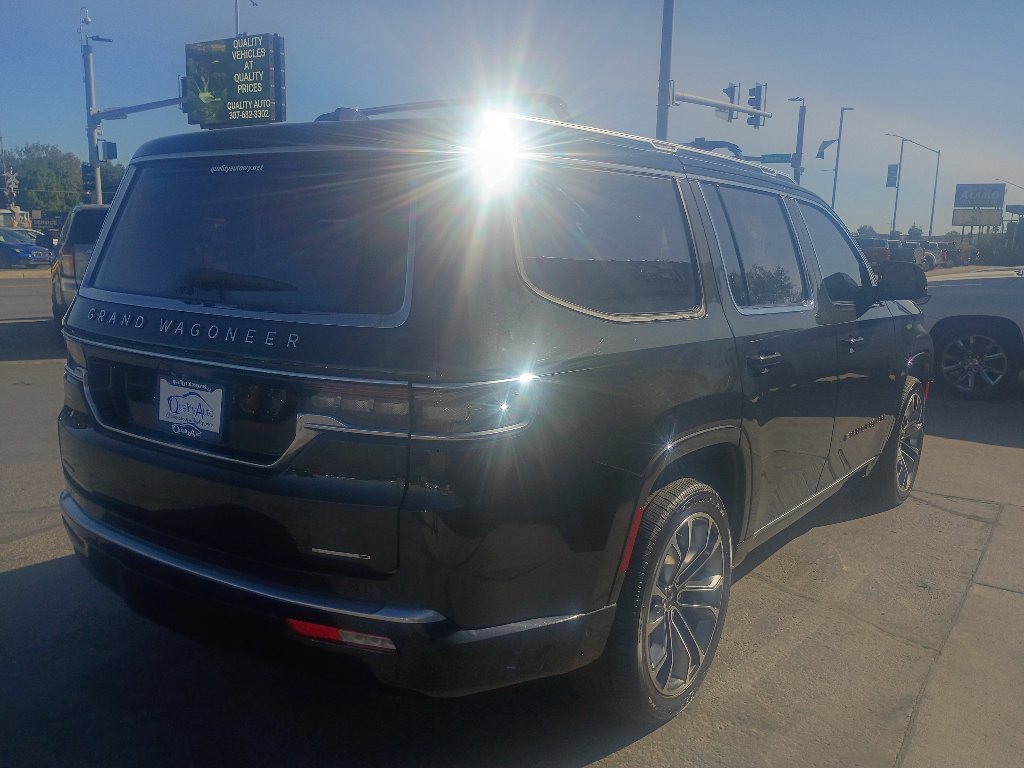 Used 2022 Jeep Grand Wagoneer Series III w/ HD Trailer Tow Package AWD/4WD image 6