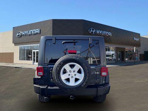 Used 2018 Jeep Wrangler Unlimited Sport S AWD/4WD image 6