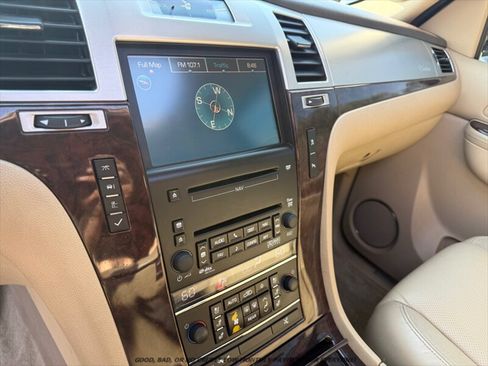 Used 2010 Cadillac Escalade Premium AWD/4WD image 29