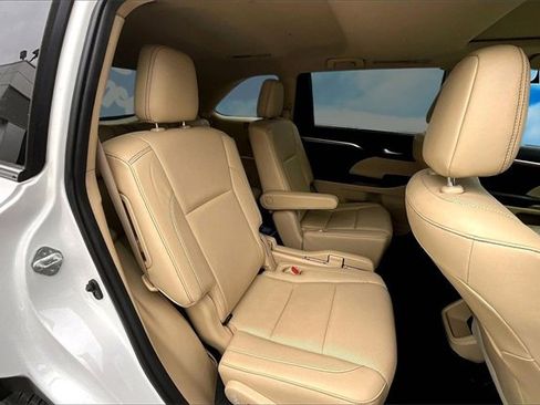 Used 2019 Toyota Highlander Limited image 25