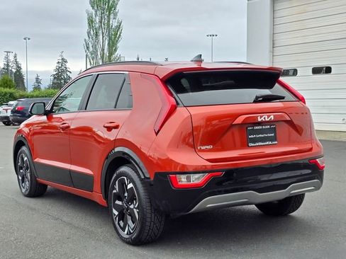 Certified 2023 Kia Niro Wind w/ Wind Preserve Package FWD image 3