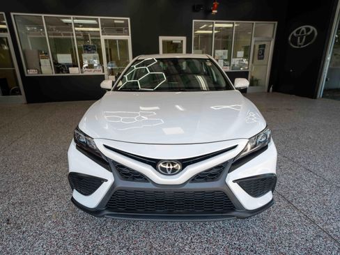 Used 2022 Toyota Camry SE image 6