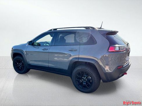 Used 2019 Jeep Cherokee Trailhawk w/ Cold Weather Group AWD/4WD image 3