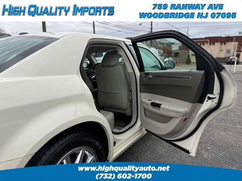 Used 2009 Chrysler 300 C image 19