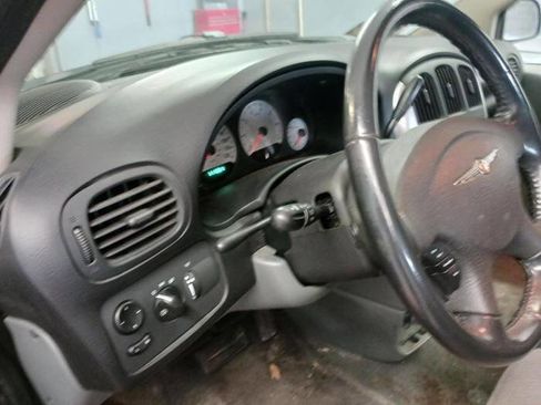 Used 2007 Chrysler Town & Country Touring FWD image 28