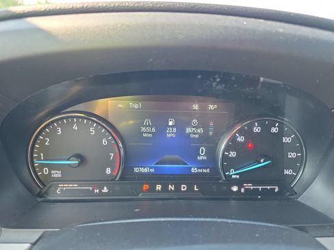 Used 2023 Ford Explorer XLT AWD/4WD image 16