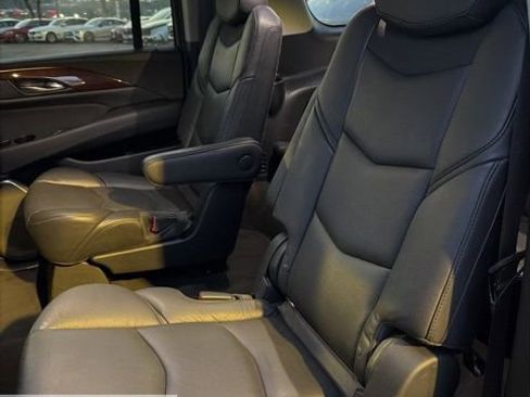 Used 2017 Cadillac Escalade ESV Luxury image 37
