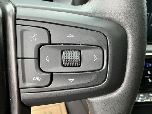Used 2024 GMC Sierra 1500 AT4 w/ Technology Package AWD/4WD image 18