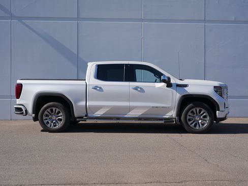 Used 2022 GMC Sierra 1500 Denali AWD/4WD image 2