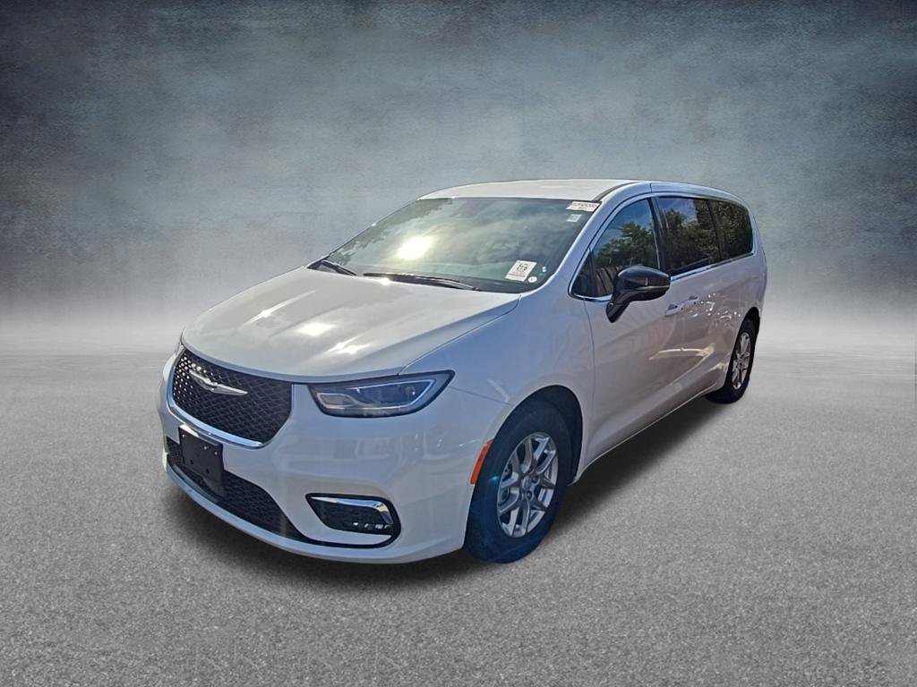 Used 2026 Chrysler Pacifica Select FWD image 4