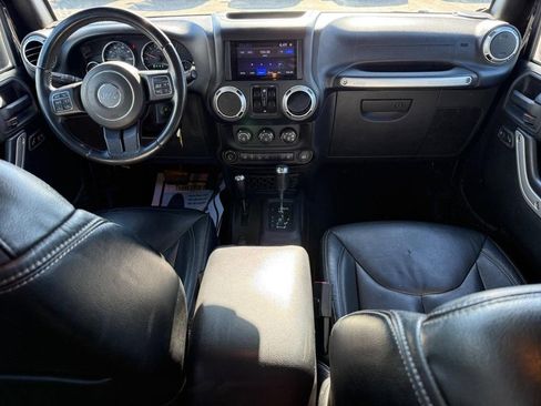 Used 2016 Jeep Wrangler Unlimited Sahara w/ Connectivity Group AWD/4WD image 8