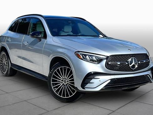 Used 2025 Mercedes-Benz GLC 300 4MATIC image 3