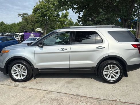 Used 2014 Ford Explorer XLT w/ Equipment Group 202A AWD/4WD image 8