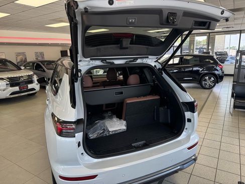 New 2025 Mitsubishi Outlander SEL image 17