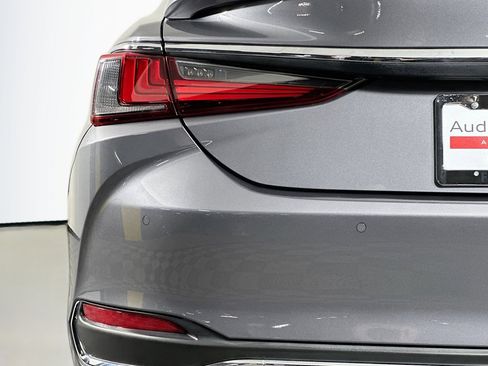 Used 2021 Lexus ES 300h w/ Luxury Package FWD image 17