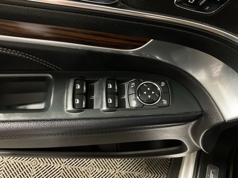 Used 2018 Ford Explorer Limited image 19