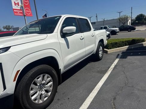 Certified 2024 Nissan Frontier SV w/ SV Convenience Package RWD image 2