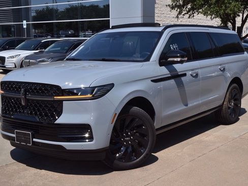 New 2025 Lincoln Navigator L Reserve w/ Jet Appearance Package image 12