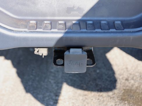 Used 2016 Jeep Wrangler Unlimited Rubicon image 14