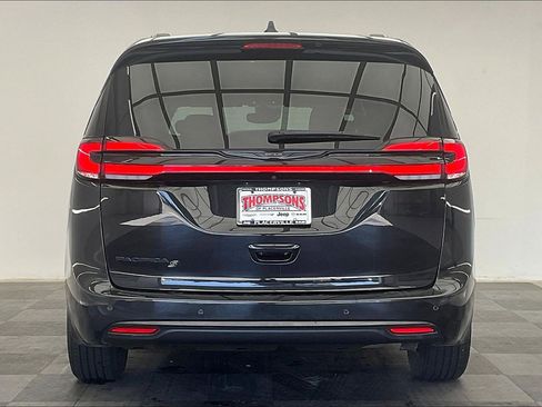 Used 2021 Chrysler Pacifica Touring-L w/ S Appearance Package image 3