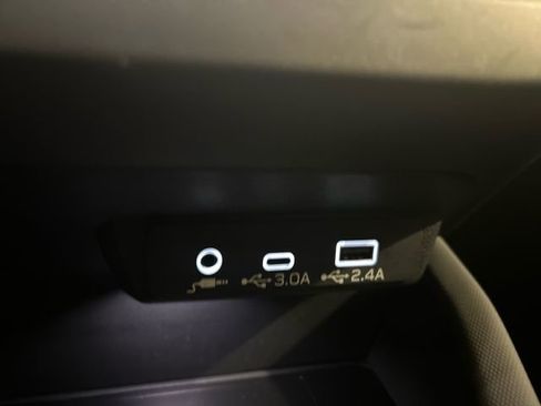 Certified 2025 Subaru Forester Premium image 18