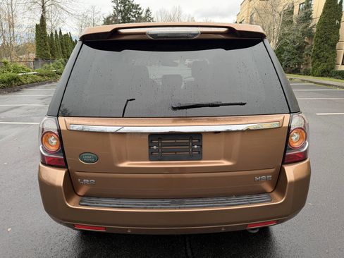 Used 2014 Land Rover LR2 HSE image 6