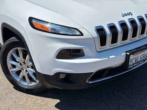 Used 2014 Jeep Cherokee Limited w/ Luxury Group AWD/4WD image 6