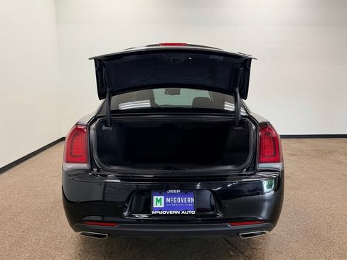Used 2022 Chrysler 300 Touring L RWD image 5