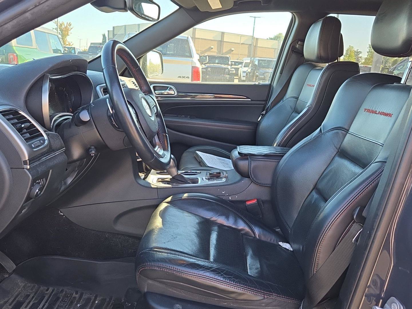 Used 2018 Jeep Grand Cherokee Trailhawk w/ Trailhawk Luxury Group AWD/4WD image 15